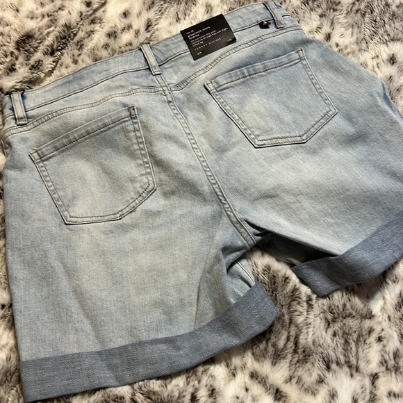 MWT TOMMY HILFIGER Embroidered Symbol Shorts Size 10. Super Cute! Reg. $69 - Picture 2 of 4